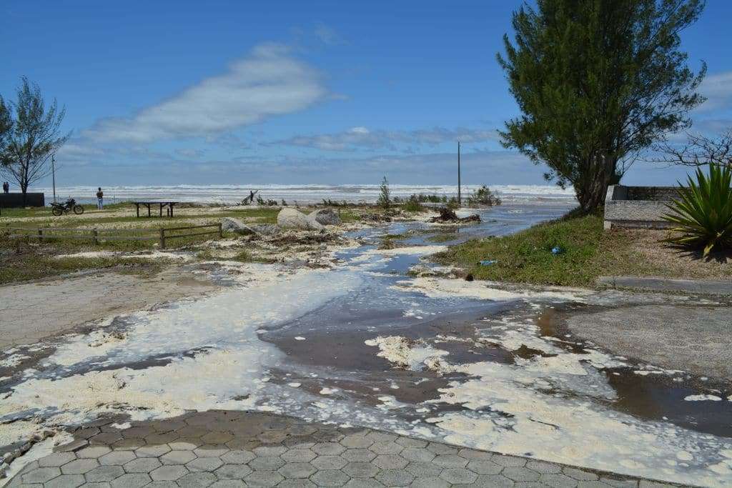 Balneário Esplanada é atingido por ressaca