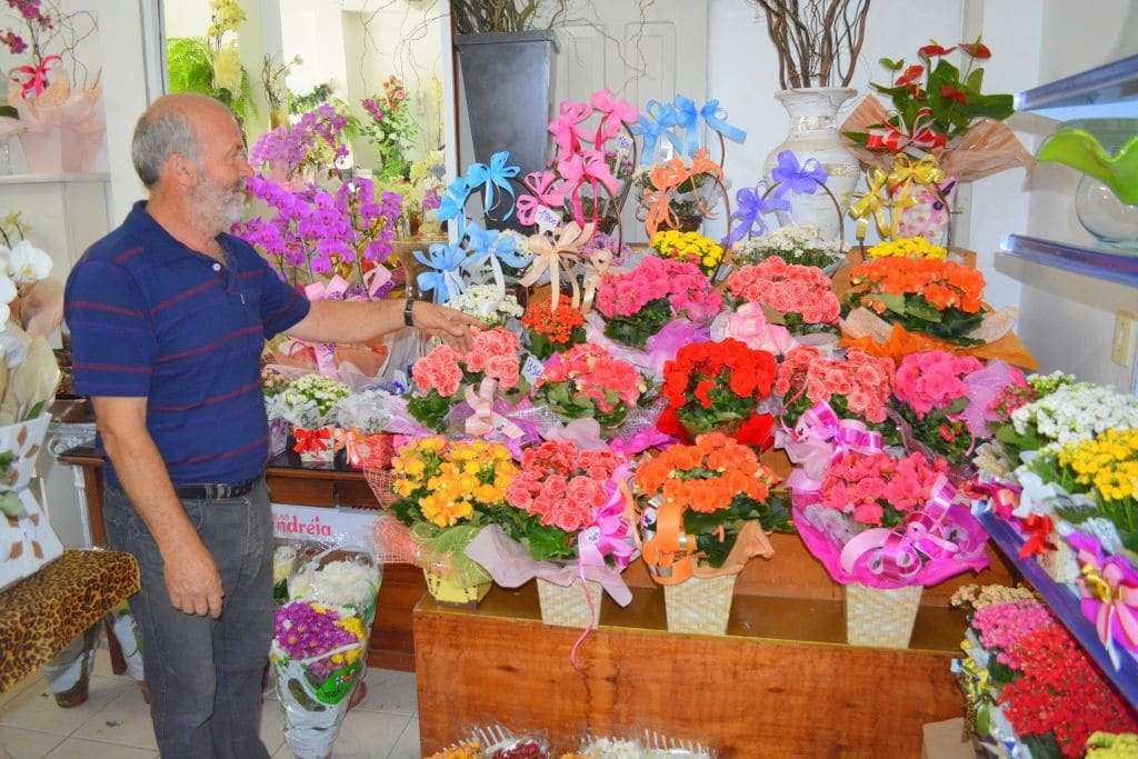 Venda de flores deve crescer 80% para Finados