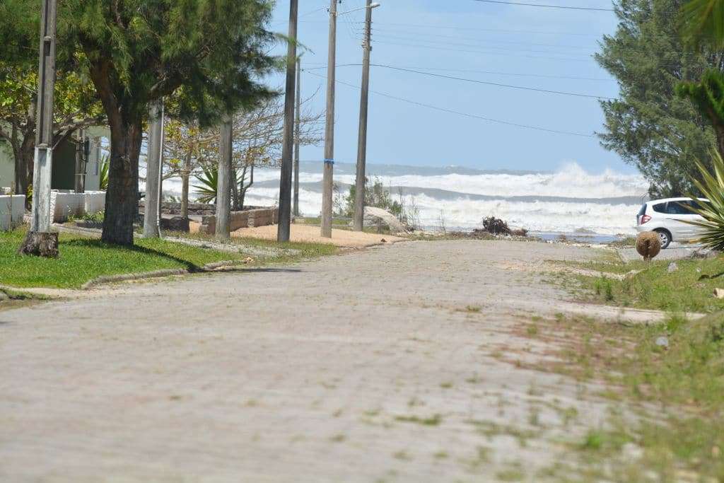 Balneário Esplanada é atingido por ressaca