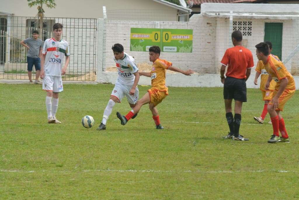 Juvenil do Rui Barbosa disputa final da Larm no sábado