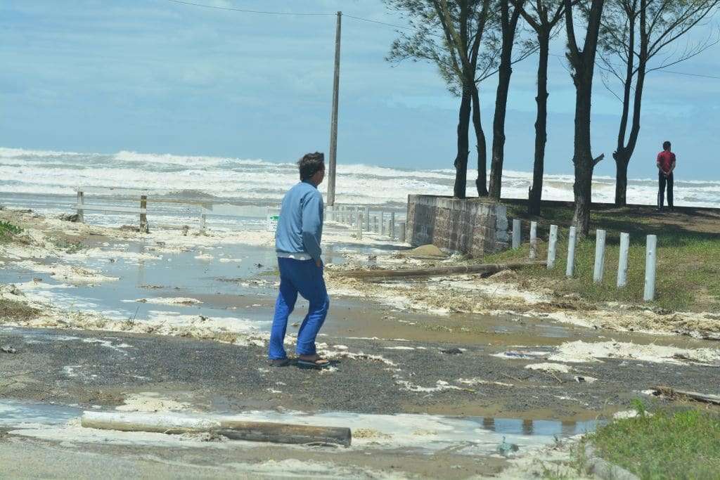 Balneário Esplanada é atingido por ressaca