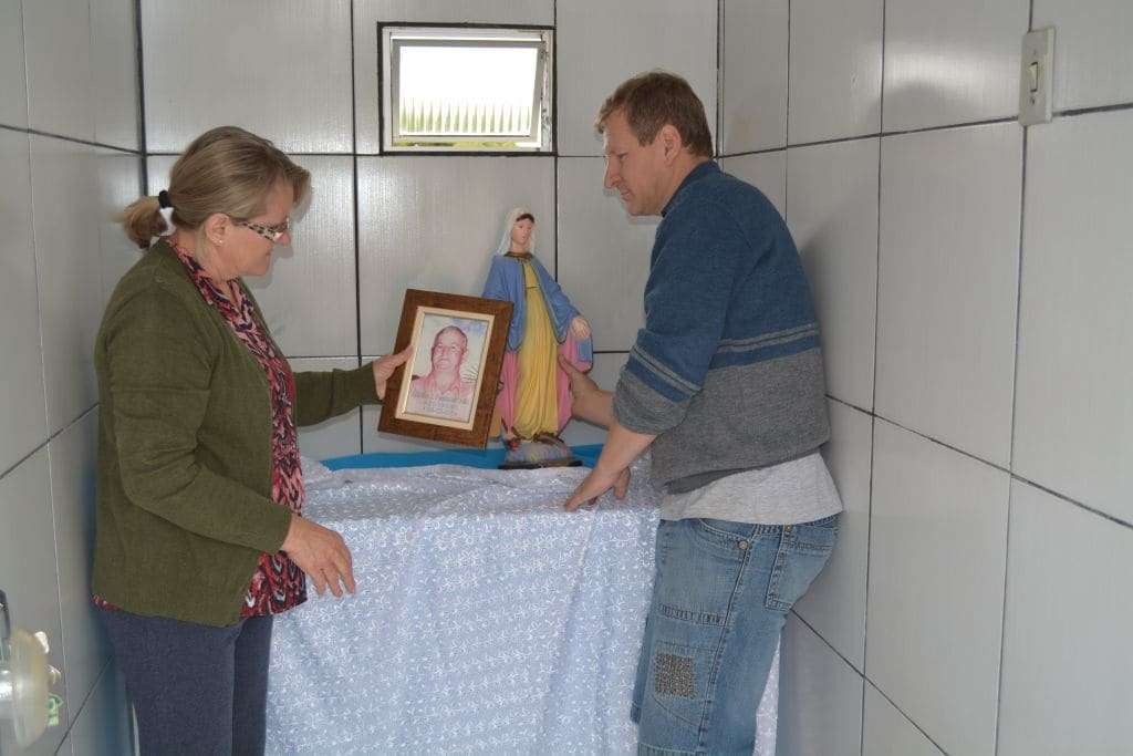 Limpeza de capelas antecipa Dia de Finados