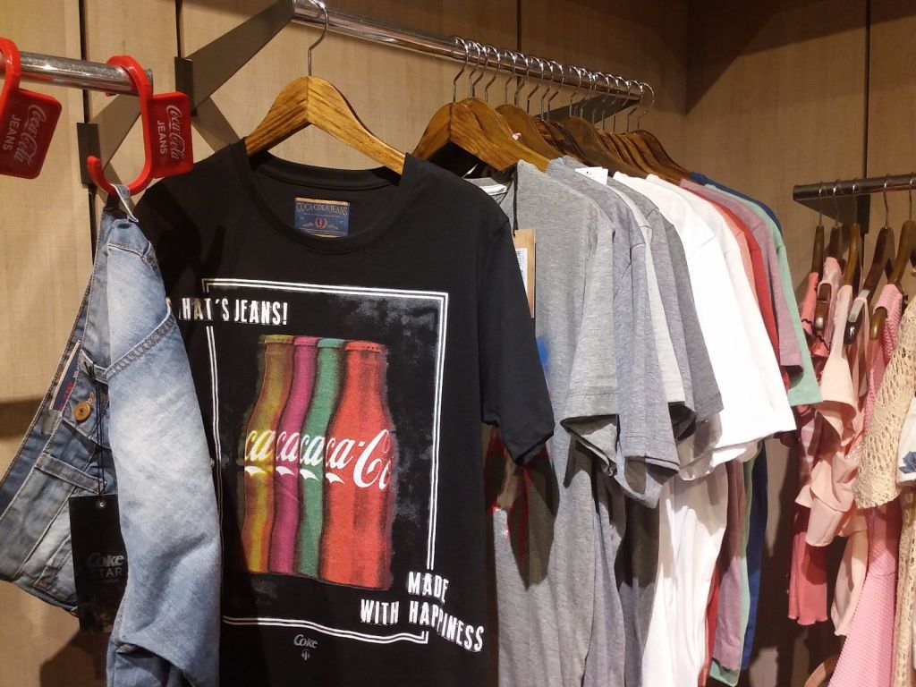 Loja Star Chic comemora nove anos trazendo marca Coca Cola para Morro da Fumaça