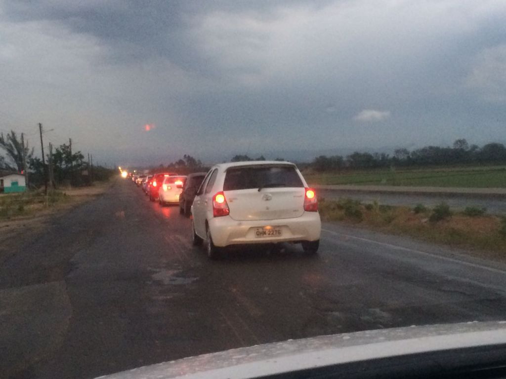 Congestionamento na volta da Praia da Esplanada