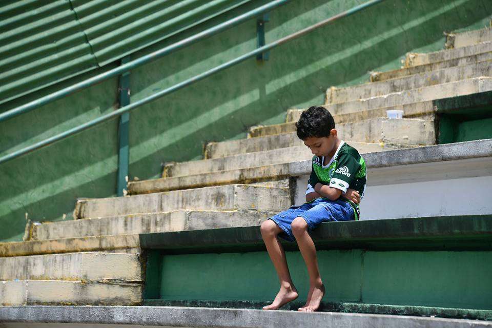 CHAPECOENSE: Corpos das vítimas do acidente na Colômbia chegam ao Brasil na manhã de sábado