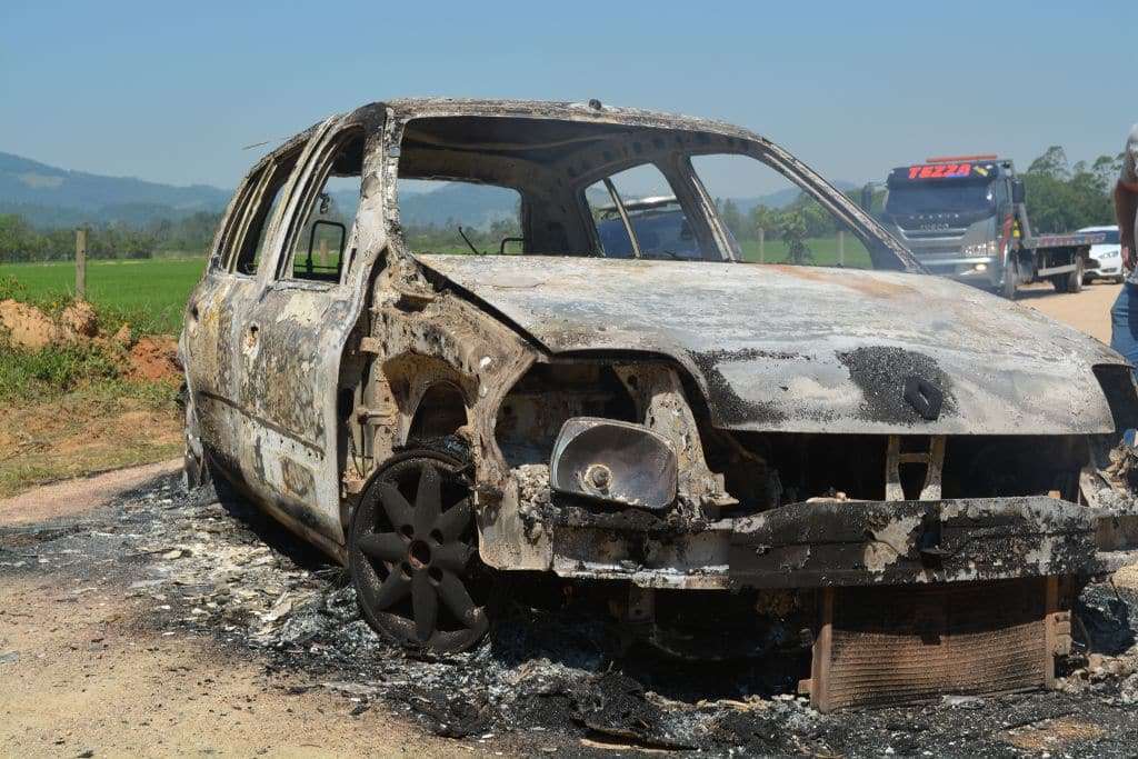 Quadrilha assalta agência bancária em Estação Cocal e na fuga incendeia carro