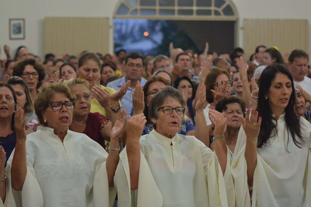 Missa da virada reúne centenas de fiéis no Balneário Esplanada