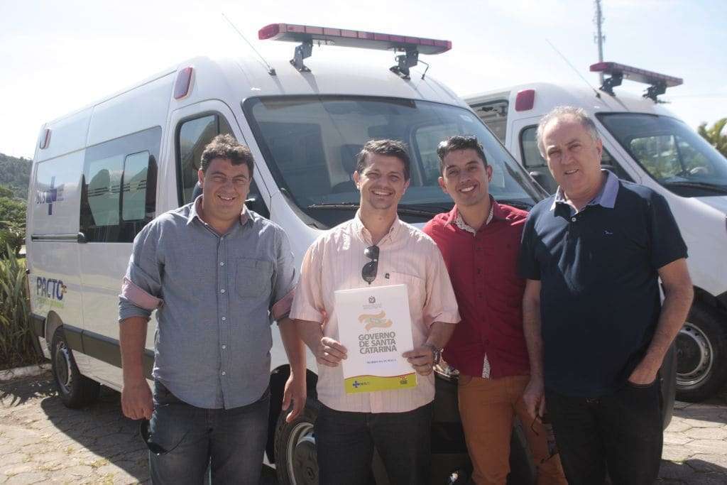 Morro da Fumaça recebe ambulância nova