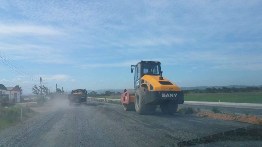 Obras deixam trânsito em meia pista na SC-445