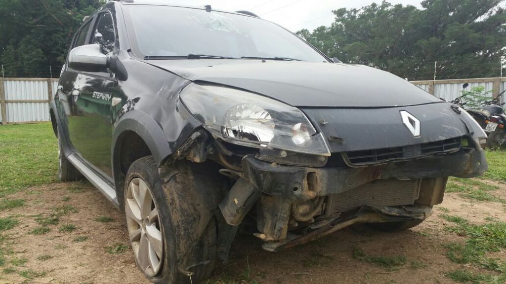 Veículo capota na Rodovia Tranquilo Sartor, em Morro da Fumaça