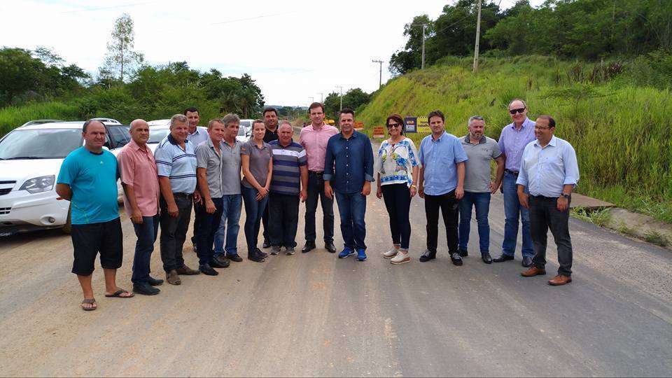 Autoridades solicitam pavimentação da Rua João de Rochi