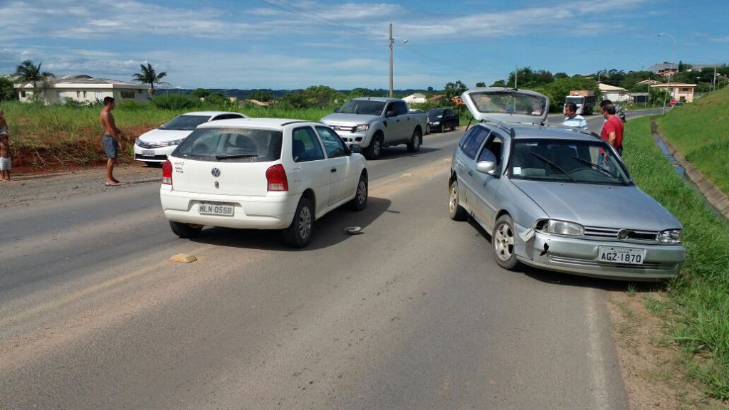 Acidente deixa trânsito lento no viaduto da Esplanada