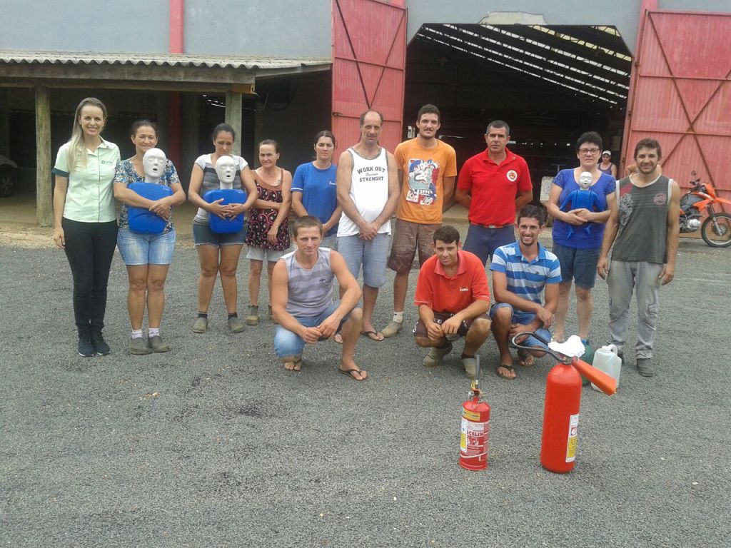 Corpo de Bombeiros dá instruções de primeiros socorros e combate a incêndio