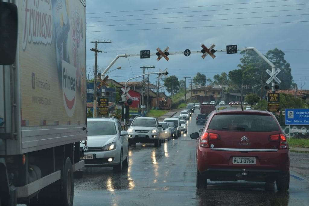 Fim de tarde registra congestionamento no viaduto da Esplanada