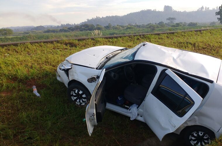 Após saída de pista na BR-101, motorista é encaminhado ao Hospital São Roque