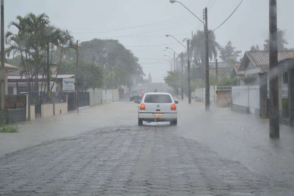 Temporal causa alagamentos em Morro da Fumaça