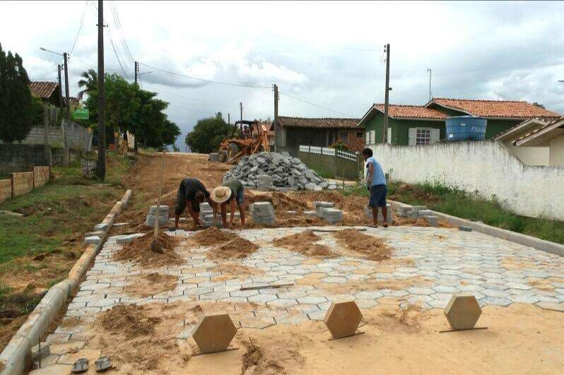 Obras de pavimentação no bairro Vila Rica são retomadas