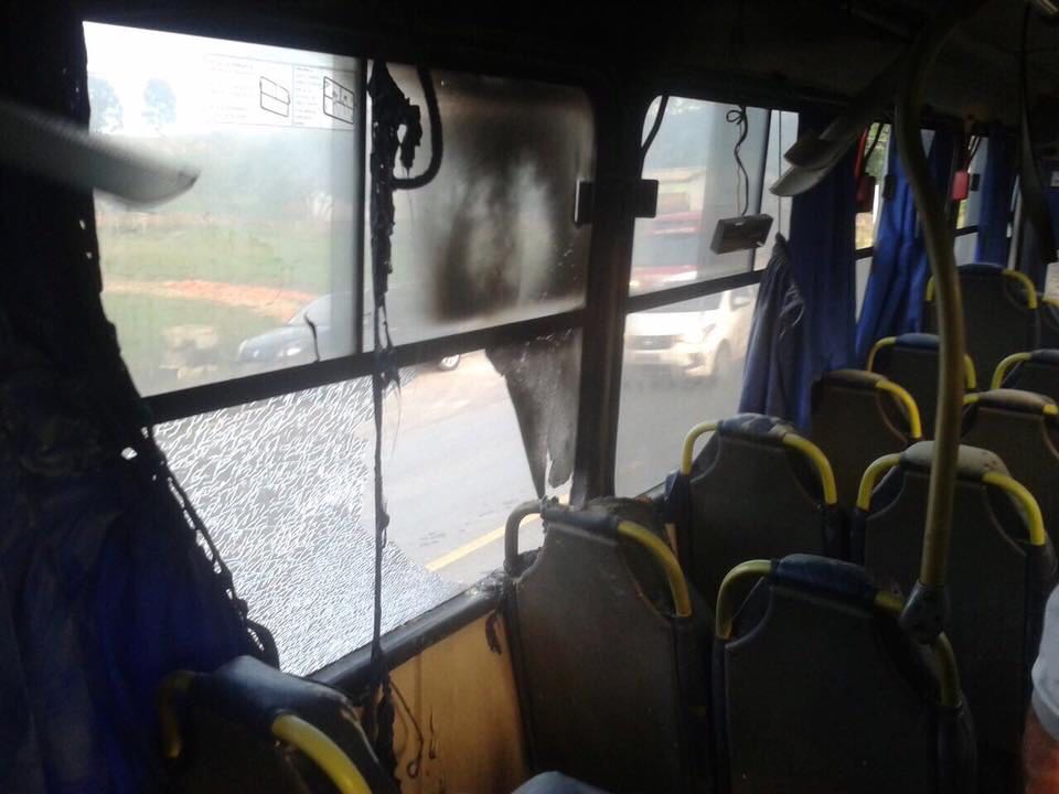 Assaltantes causam pânico em ônibus nesta manhã