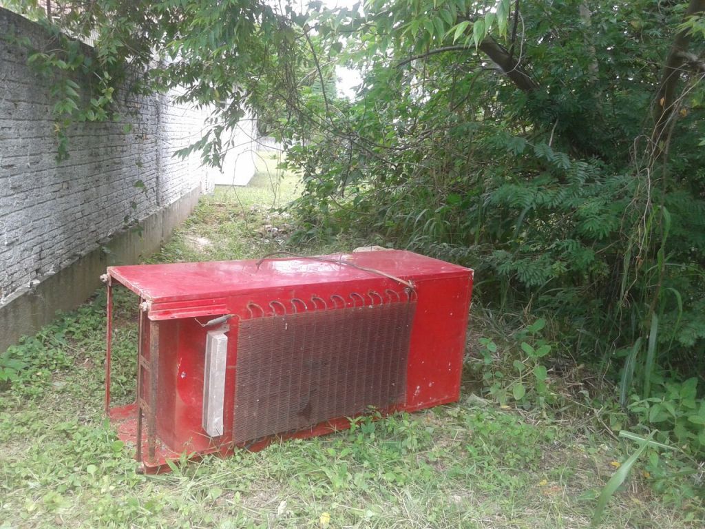 Lixo e entulho em terrenos baldios incomodam moradores de Morro da Fumaça