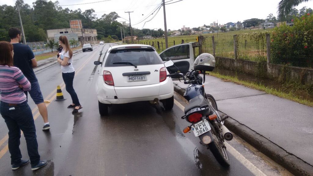 Colisão deixa motociclista ferido na Tranquilo Sartor