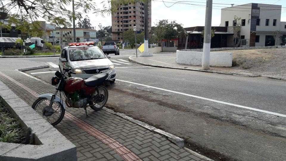 PM recupera moto furtada após perseguição