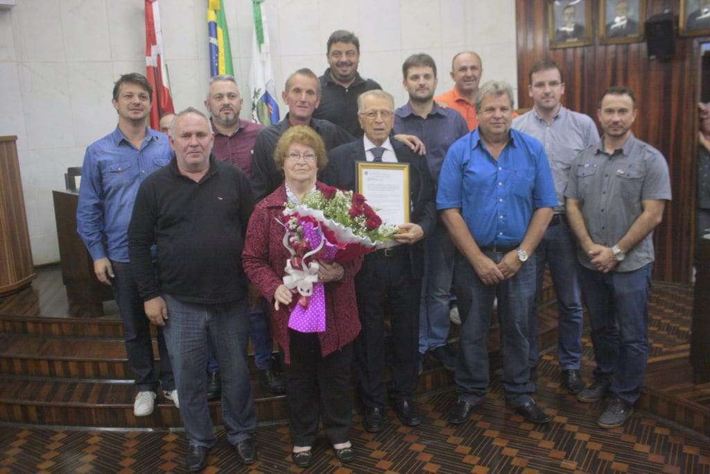 Zefiro Giassi e Ana Giassi são homenageados pela Câmara de Vereadores