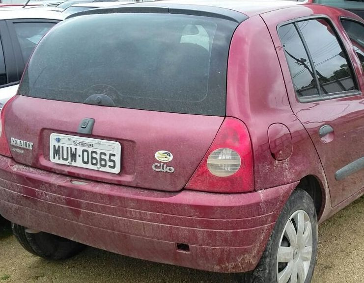 Clio furtado no centro de Morro da Fumaça é encontrado abandonado