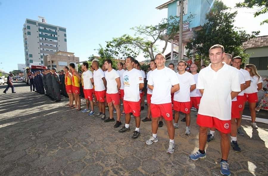 Bombeiros comunitários terão mesmos benefícios dos guarda-vidas civis