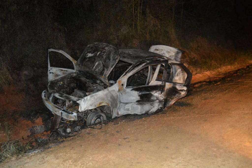 Após pane elétrica, veículo pega fogo em Morro da Fumaça