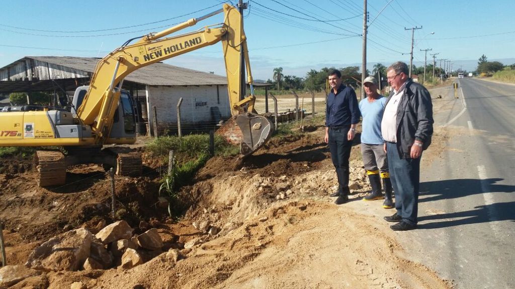 Prefeitura de Morro da Fumaça realiza conserto na Genésio Mazon