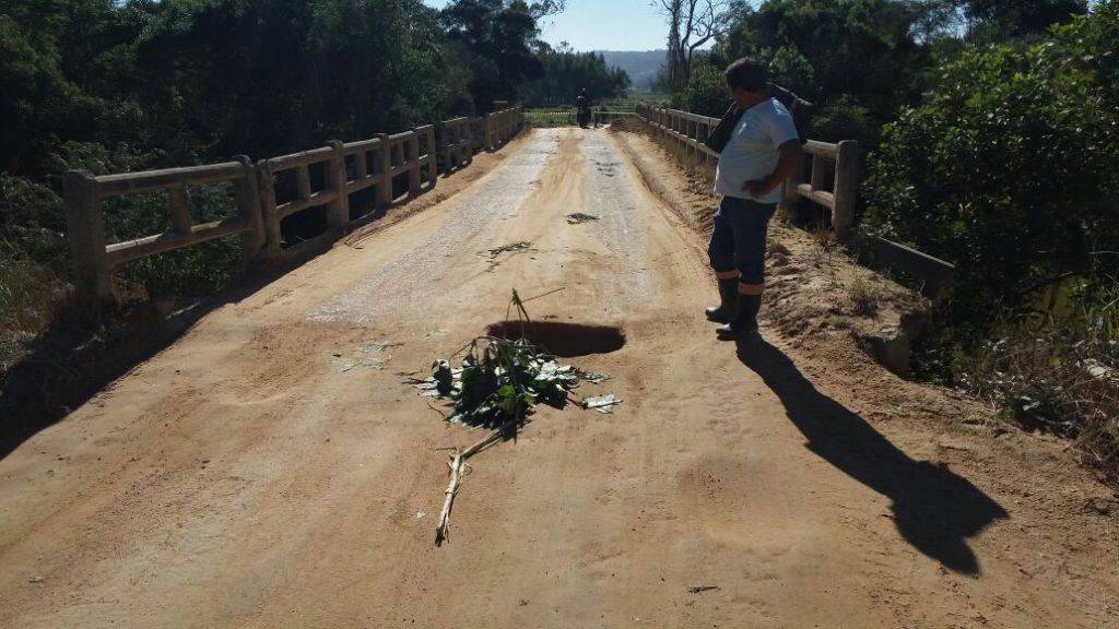 Vazamento da Casan deixa trânsito interrompido na Estrada Geral Rio Vargedo