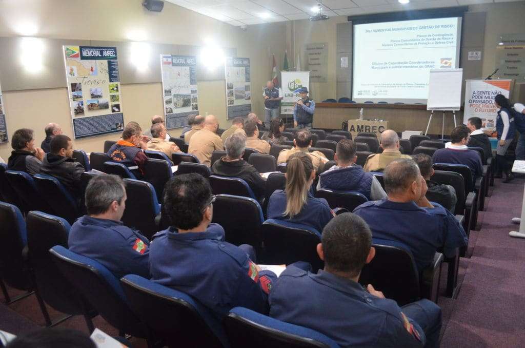 Morro da Fumaça participa de debate sobre gestão de desastres