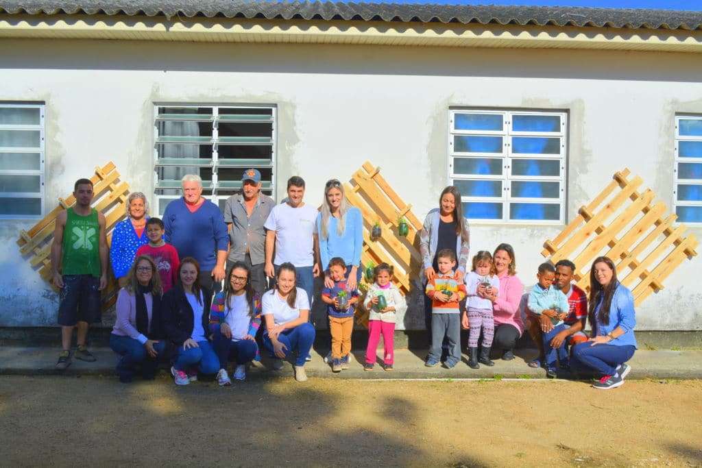 Sicredi Morro da Fumaça promove melhorias no Profas no Dia do Cooperativismo