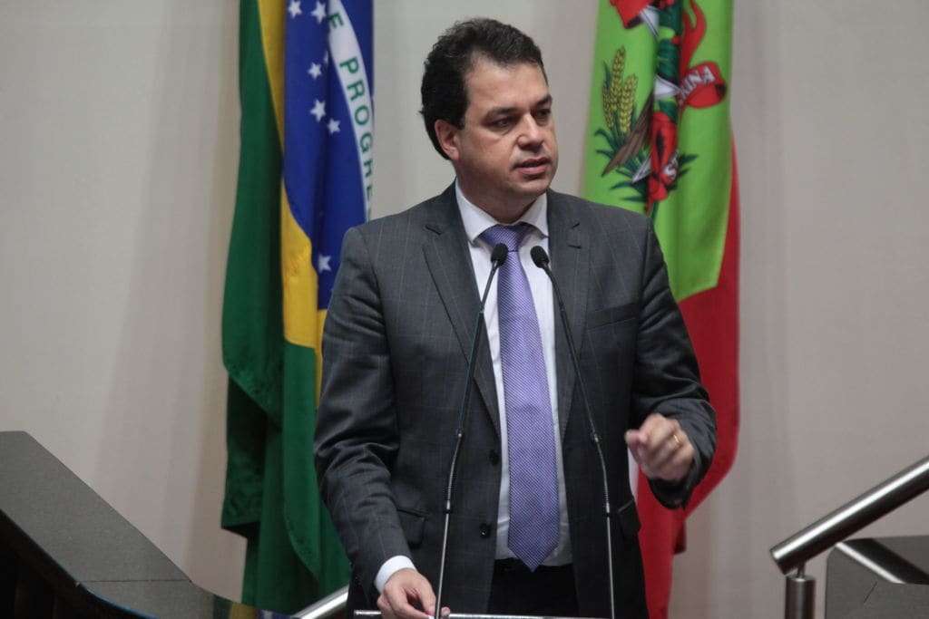 “É hora de acabar com o desperdício e com o cabide de emprego”, afirma Rodrigo Minotto sobre ADR’s