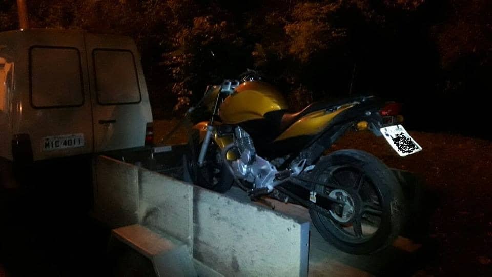 Motociclista e caroneiro tentam fugir da PM e são presos