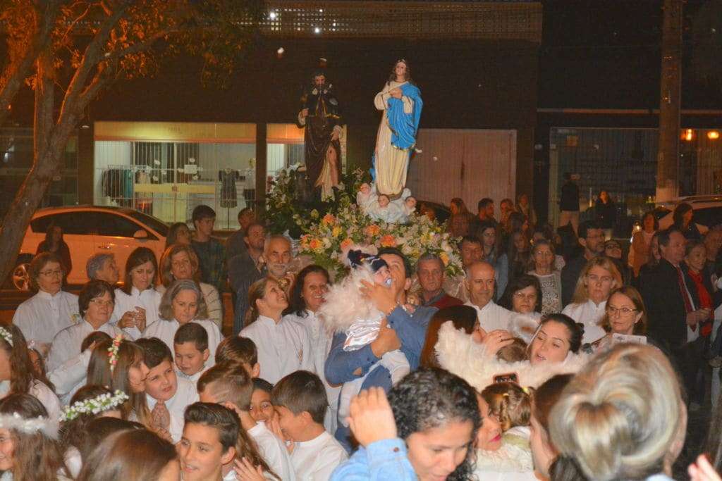 Transladação das imagens de São Roque e Nossa Senhora da Glória reúne fiéis
