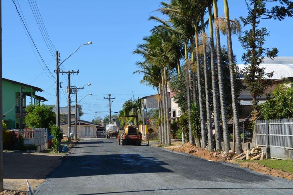 Ruas no bairro de Costa recebem pavimentação em Morro da Fumaça