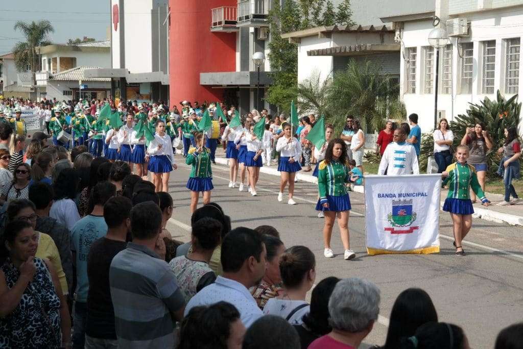 Desfile cívico marca Dia da Independência em Morro da Fumaça