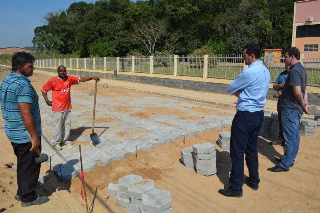 Rua Luiz Casagrande recebe a primeira etapa da pavimentação em Morro da Fumaça