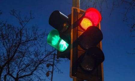 Concessionária de energia e município discutem na Justiça conta de semáforo queimado