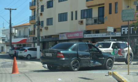 Acidente é registrado na Rua 20 de Maio e motorista foge