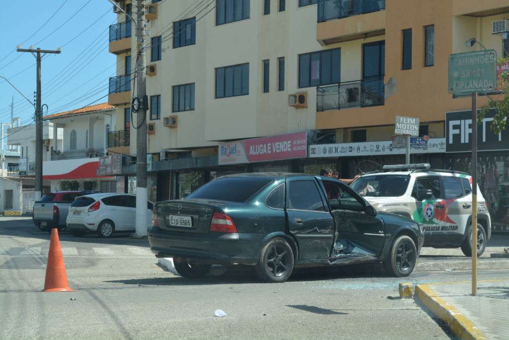 Acidente é registrado na Rua 20 de Maio e motorista foge