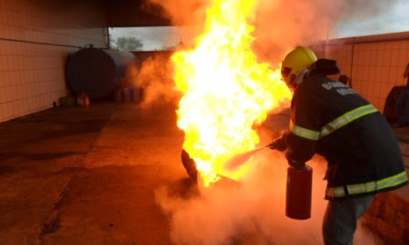 Corpo de Bombeiros de Morro da Fumaça realiza instrução de combate a incêndio