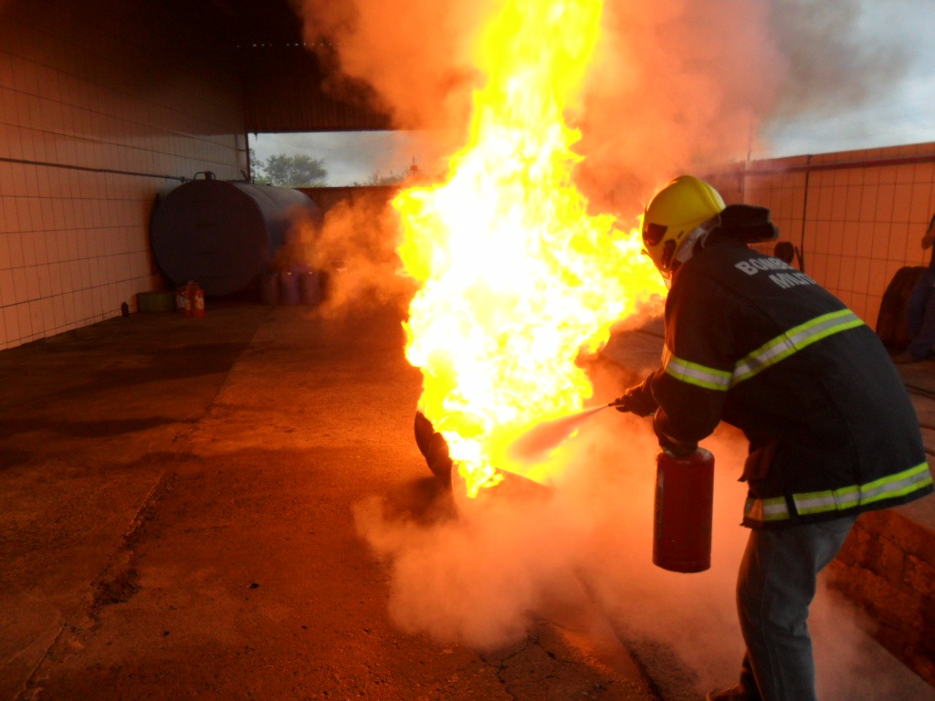Corpo de Bombeiros de Morro da Fumaça realiza instrução de combate a incêndio
