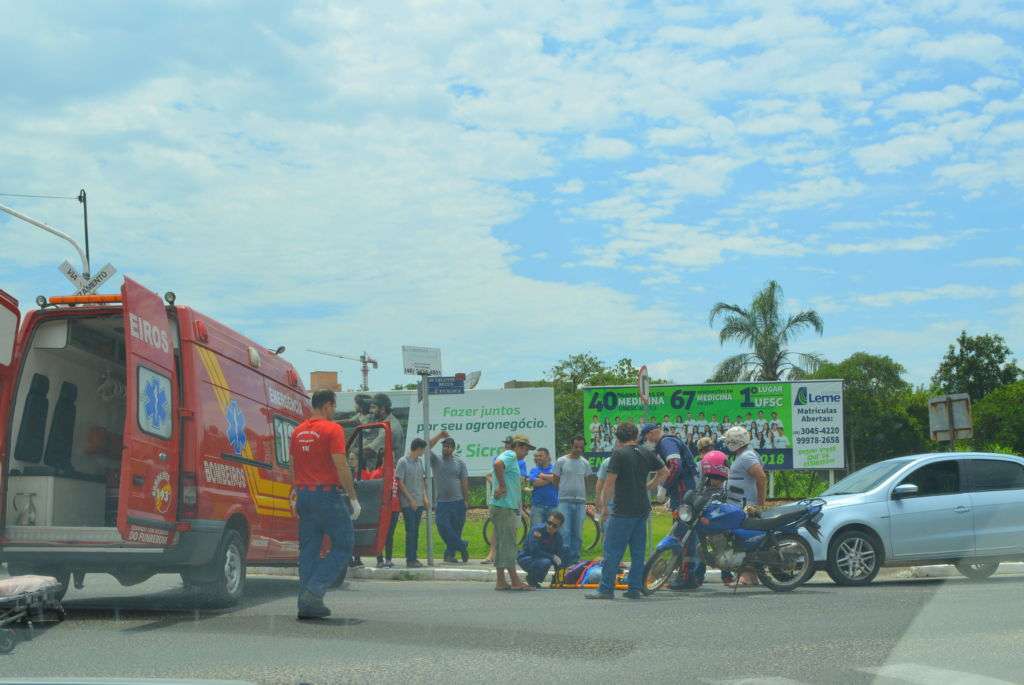 Motociclista fica ferido após colisão na Avenida Celeste Recco