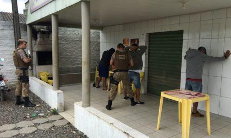 Polícia Militar faz operação para combater tráfico de drogas