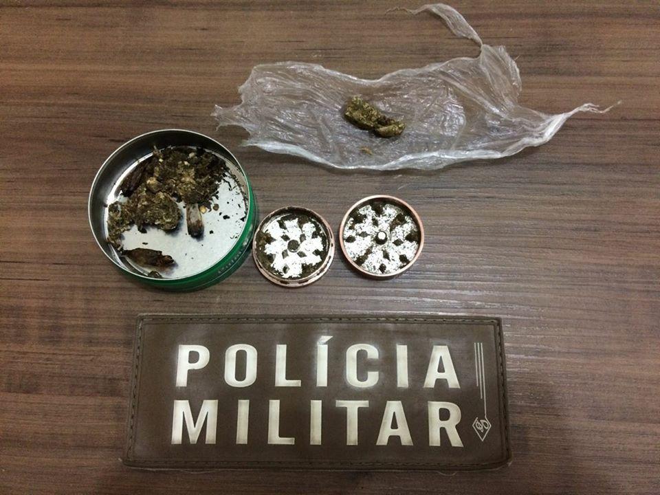 Em blitz, Polícia Militar apreende veículos e drogas