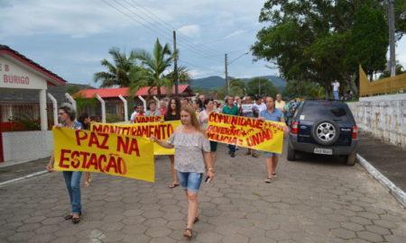 Moradores fazem manifestação pedindo mais segurança