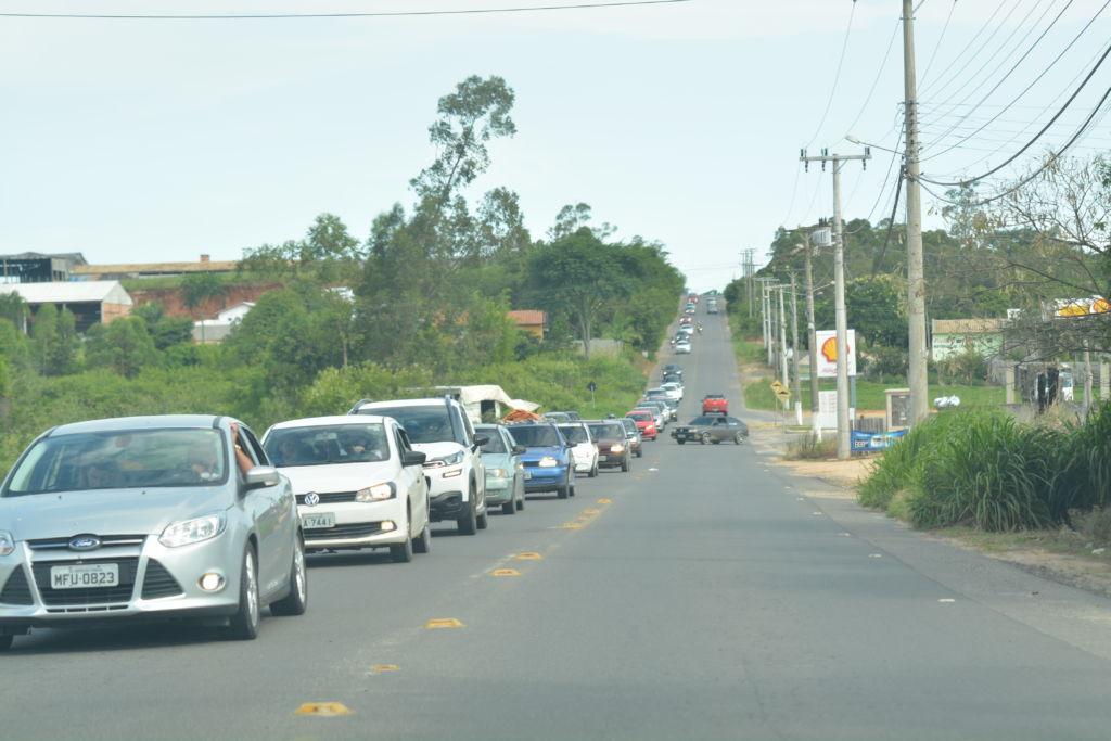 Primeiro dia de 2018 tem fila no retorno da praia