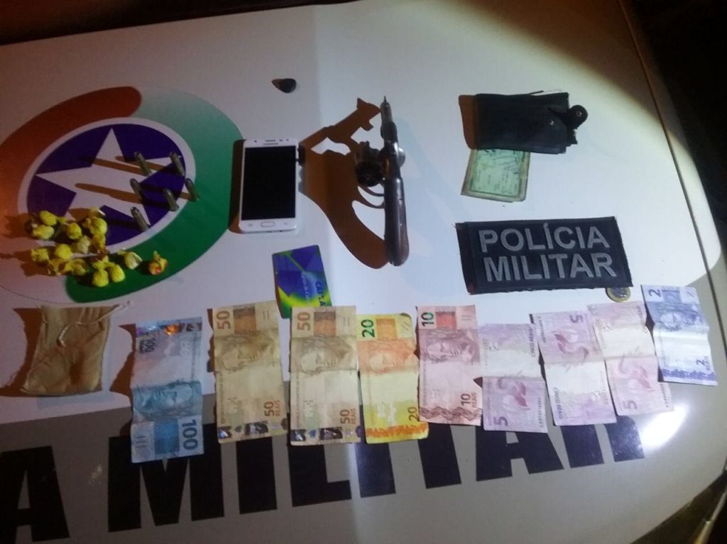 Polícia Militar prende homem por tráfico de drogas e posse ilegal de arma